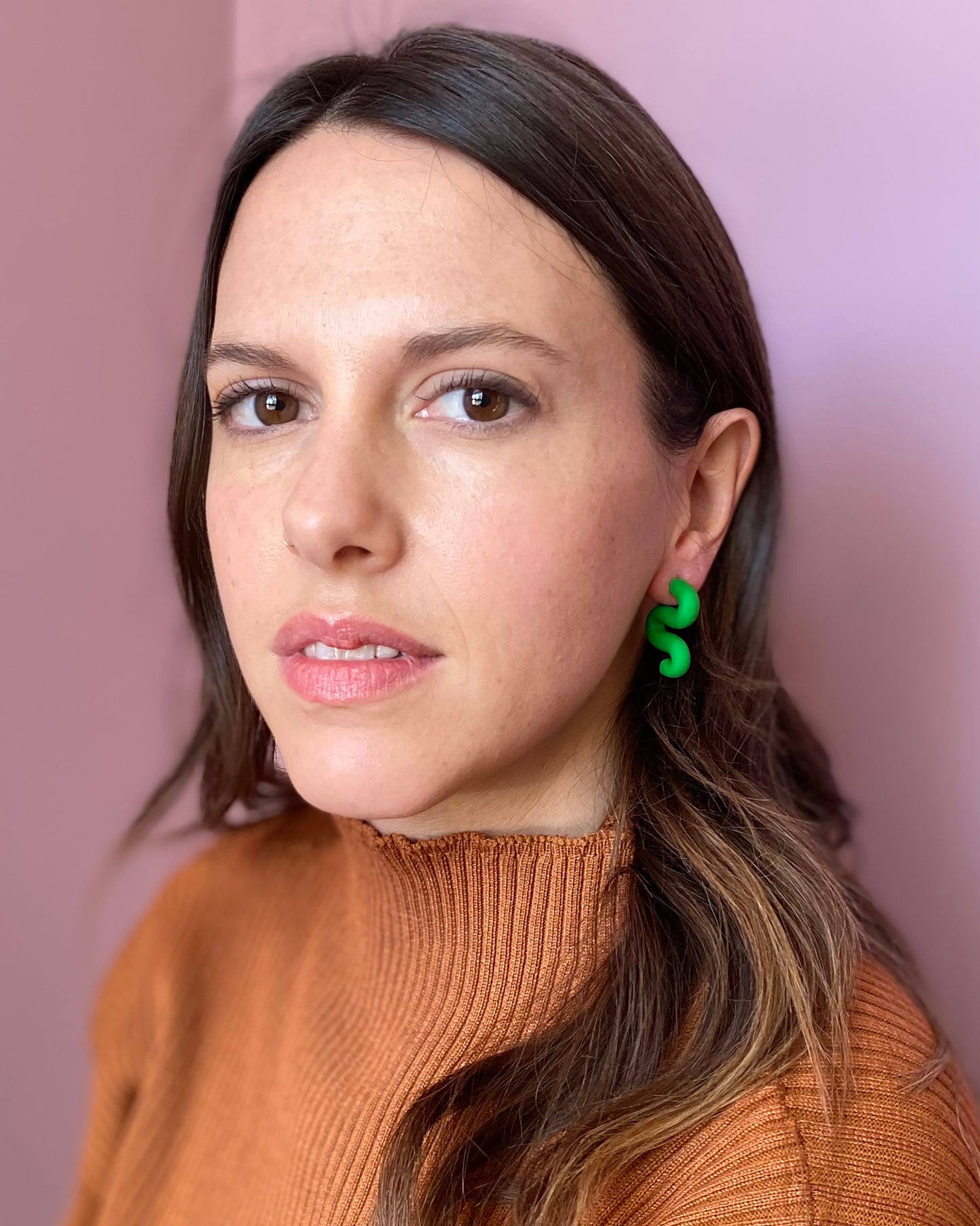 Green Small Loose Squiggle Stud Earrings