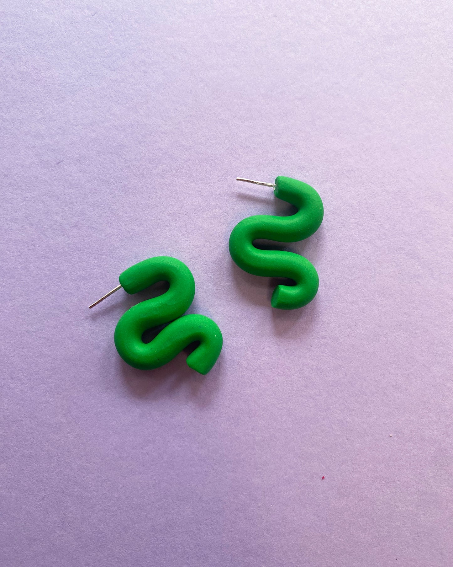 Green Small Loose Squiggle Stud Earrings